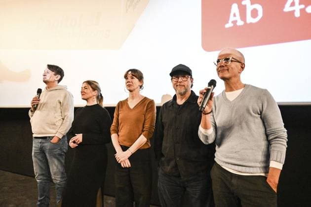 Stromberg Kino Tour im Revier - von Mülheim bis Dortmund mit u.a. C.M. Herbst und Bjärne Mädel ** NUR FÜR REDAKTIONELLE ZWECKE ** EDITORIAL USE ONLY **<p>Drehbuchautor Ralf Husmann mit den Schauspielern, Diana Staehly, Milena Dreißig, Bjärne Mädel und Christoph Maria Herbst (v.l.) sind am Dienstag, 09. Dezember 2025 bei der Stromberg Kino Tour im UCI in Bochum dabei. Deutschland NRW Bochum Copyright: VladimirxWegener