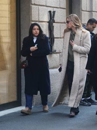 Chiara Ferragni Strolling in Fashion District - Milan Chiara Ferragni is seen strolling with friends through the fashion district in Milan, Italy on December 9, 2025 Photo by Paolo Della Bella IPA ABACAPRESS.COM Milan Italy  Copyright: xDellaxBellaxPaolo IPA ABACAx