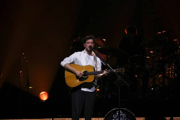 Mumford and Sons at The O2 Arena on their Rushmere Tour 10th December 2025 Marcus Mumford of Mumford and Sons at The O2 Arena, London United Kingdom on their Rushmere Tour 10th December 2025, Credit:Ray Hill Avalon  Copyright: xRayxHillx xAvalonx 1058273109