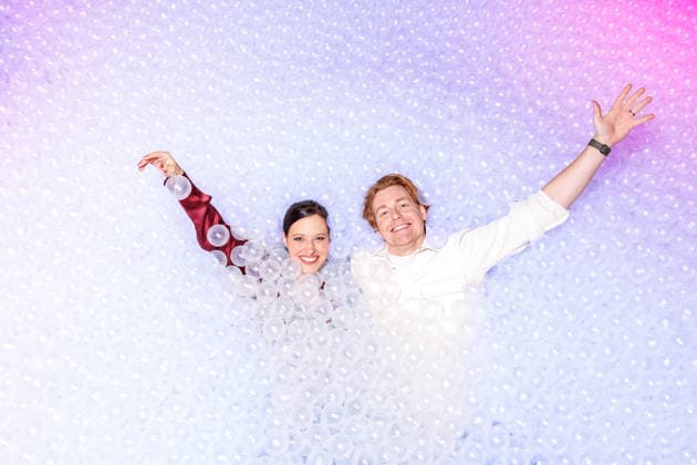 Eröffnung - Bubble Planet Das Erlebnismuseum - Nadja Jo Klapper und Johannes Heinrichs bei der Eröffnung Bubble Planet Das Erlebnismuseum für alle Sinne in der Arena Berlin am 11.12.2025. Copyright: xEventpressxKochanx