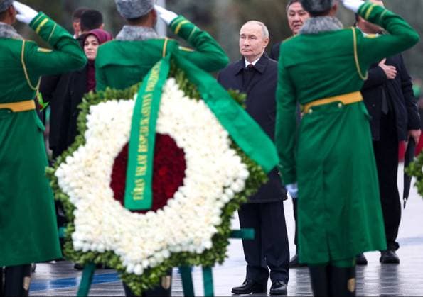 Turkmenistan Russia 9069852 12.12.2025 Russian President Vladimir Putin attends a wreath-laying ceremony at the Turkmenistan Neutrality Monument in Ashgabat, Turkmenistan. Alexander Shcherbak Sputnik Ashgabat Turkmenistan  Copyright: xAlexanderxShcherbakx