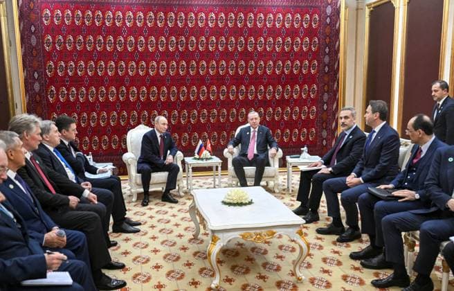 Turkmenistan Russia 9070045 12.12.2025 Russian President Vladimir Putin and Turkish President Recep Tayyip Erdogan attend a meeting in Ashgabat, Turkmenistan. Kristina Kormilitsyna Sputnik Ashgabat Turkmenistan  Copyright: xKristinaxKormilitsynax