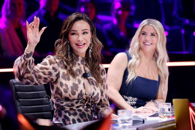 Moderatorin Verona Pooth und Sängerin Beatrice Egli in der Prosieben-Show The Masked Singer in den MMC-Studios in Ossendorf. Köln, 13.12.2025 NRW Deutschland Copyright: xChristophxHardtx