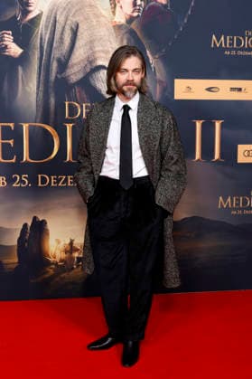 Schauspieler Tom Payne bei der Weltpremiere des Films Der Medicus II im Cinedom. Köln, 15.12.2025 NRW Deutschland Copyright: xChristophxHardtx