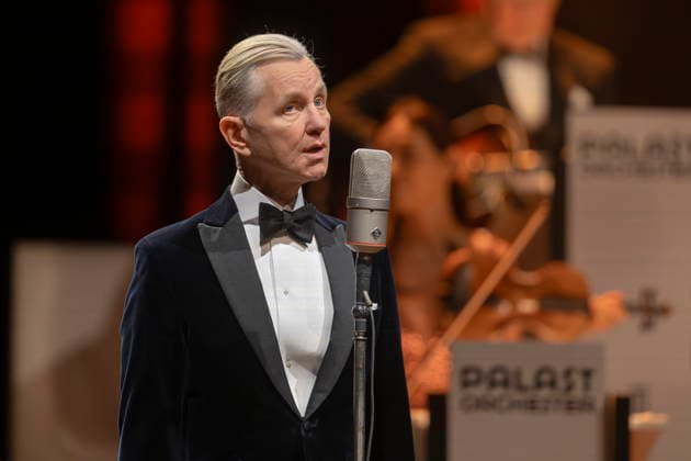 Max Raabe & Palast Orchester mit dem Programm Hummel streicheln an zwei Abenden live im ausverkauften Kulturpalast Dresden.