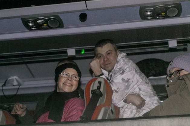 Former Belarusian political prisoners arrive in Warsaw, Poland - 18 Dec 2025 Marina Zolotova and Uladzimir Labkovich former political prisoners greet journalists from the bus. About 100 Belarusians and former political prisoners arrived at night from Ukraine. They were released on 13 December 2025 under Belarusian–US agreements and were forcibly taken to Ukraine. After several days in Ukraine, about 80 people will remain. Around 20 others will travel to Lithuania. At least two more people, opposition leaders will go to Germany at the invitation of the Foreign Ministry. Warsaw Poland Copyright: xVolhaxShukailax xSOPAxImagesx VSHUKAILA_3997