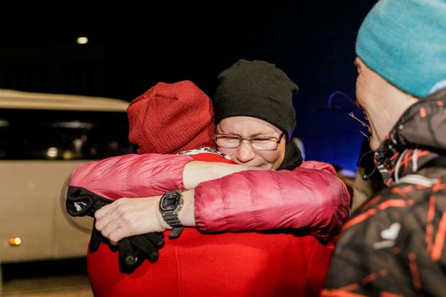Former Belarusian political prisoners arrive in Warsaw, Poland - 18 Dec 2025 Maryna Zolatava, former editor-in-chief of TUT.BY hugs her daughter. About 100 Belarusians and former political prisoners arrived at night from Ukraine. They were released on 13 December 2025 under Belarusian–US agreements and were forcibly taken to Ukraine. After several days in Ukraine, about 80 people will remain. Around 20 others will travel to Lithuania. At least two more people, opposition leaders will go to Germany at the invitation of the Foreign Ministry. Warsaw Poland Copyright: xVolhaxShukailax xSOPAxImagesx VSHUKAILA_4150