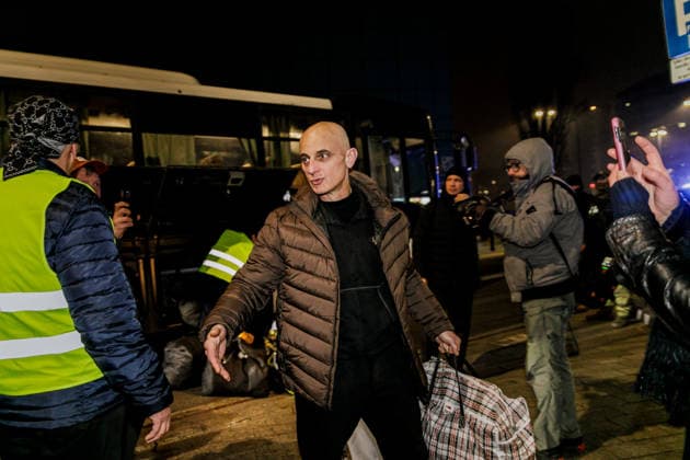 Former Belarusian political prisoners arrive in Warsaw, Poland - 18 Dec 2025 A former political prisoner gets off a bus after arriving in Warsaw. About 100 Belarusians and former political prisoners arrived at night from Ukraine. They were released on 13 December 2025 under Belarusian–US agreements and were forcibly taken to Ukraine. After several days in Ukraine, about 80 people will remain. Around 20 others will travel to Lithuania. At least two more people, opposition leaders will go to Germany at the invitation of the Foreign Ministry. Warsaw Poland Copyright: xVolhaxShukailax xSOPAxImagesx VSHUKAILA_4349