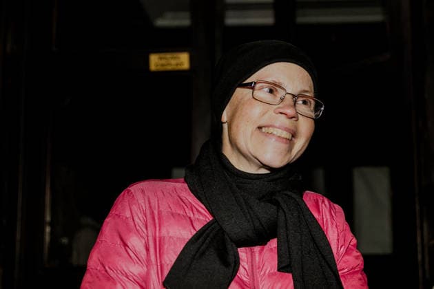 Former Belarusian political prisoners arrive in Warsaw, Poland - 18 Dec 2025 Maryna Zolatava, former editor-in-chief of TUT.BY, talks with former colleagues after leaving the coordination center for receiving former political prisoners. About 100 Belarusians and former political prisoners arrived at night from Ukraine. They were released on 13 December 2025 under Belarusian–US agreements and were forcibly taken to Ukraine. After several days in Ukraine, about 80 people will remain. Around 20 others will travel to Lithuania. At least two more people, opposition leaders will go to Germany at the invitation of the Foreign Ministry. Warsaw Poland Copyright: xVolhaxShukailax xSOPAxImagesx VSHUKAILA_4364