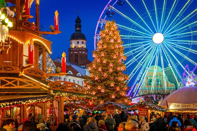 Weihnachtsmarkt in Cottbus DEU Deutschland Brandenburg Cottbus, 17.12.2025, Weihnachten in Cottbus - Weihnachtsmarkt auf dem Cottbuser Altmarkt.