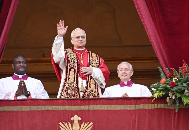 Rom, Vatikan Weihnachten 25.12.2025 Papst Leo XIV. bei der Weihnachtsbotschaft und dem Urbi Et Orbi Segen von der Loggia des Petersdom