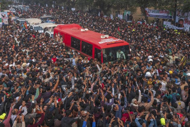 Tarique Rahman visits his father’s grave after 19 years in Bangladesh DHAKA, BANGLADESH - DECEMBER 26: Large crowds form around the BNP Acting Chairman Tarique Rahman s red-and-green bulletproof bus as he travels to visit his father s grave following his return to Bangladesh after a long exile, on December 26, 2025 in Dhaka, Bangladesh. Previously, on September 1, 2006, during the anniversary of the founding of the Bangladesh Nationalist Party (BNP), Tarique Rahman, then the party’s Senior Joint Secretary General—had last visited his father’s mausoleum. Nearly 19 years later, he once again stood at the grave in remembrance. Abdul Goni Anadolu Dhaka Bangladesh. Editorial use only. Please get in touch for any other usage. Copyright: x2025xAnadoluxAbdulxGonix
