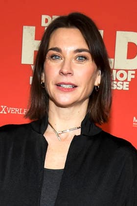 ABBberlin: Christiane Paul Schauspielerin zu Gast auf dem roten Teppich bei der Kino Weltpremiere des Films DER HELD VOM BAHNHOF FRIEDRICHSTRASSE im Delphi Filmpalast Berlin am 02.12.2025 Berlin Deutschland