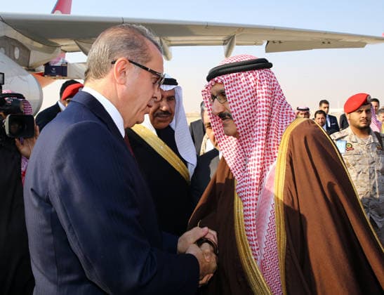 Turkish President Erdogan arrives in Saudi Arabia RIYADH, SAUDI ARABIA - DECEMBER 29: Turkish President Recep Tayyip Erdogan (left), is welcomed by the officials during his arrival at Riyadh King Khalid International Airport for two-day visit to Saudi Arabia, on December 29, 2015. Riyad Suudi Arabistan. Editorial use only. Please get in touch for any other usage.  Copyright: x2025xAnadoluxKayhanxÖzerx