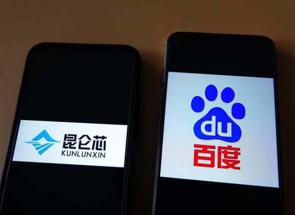 Baidu Kunlunxin YICHANG, CHINA - JANUARY 2, 2026 - Baidu Hong Kong stock price and Kunlunxin logo displayed on a smartphone in Yichang City, Hubei Province, China on January 2, 2026. Yichang Hubei China  Copyright: xCFOTOx i1767374396644