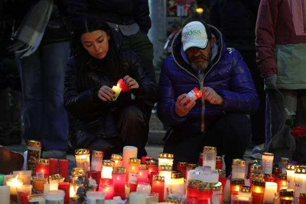 New Years Eve bar fire kills several in Crans Montana PHOTOPQR LE PARISIEN Olivier Arandel Crans Montana 02 01 2026 Crans Montana, Switzerland Friday, January 2, 2026 Fait Divers Friday, January 2, 2026 A New Years Eve fire in a bar called Le Constellation has left many dead and injured in Crans Montana, a ski resort in the canton of Valais frequented by many tourists LP Olivier Arandel Swiss bar fire that killed 40 likely started by sparklers on champagne bottles, officials say Tribute to the victims Local Caption LP Olivier Arandel Crans Montana France  Copyright: xPHOTOPQR LExPARISIEN MAXPPPxLP OlivierxArandelx 20260102LPA5422 20260102LPA5422