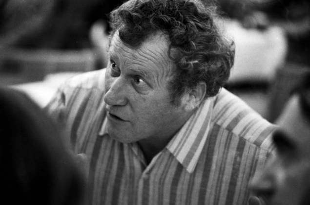 Porträt des Schriftstellers Max von der Grün bei einer P.E.N.-Veranstaltung am 7. April 1972 in Dortmund. Der Autor mit ernstem Blick, im Hemd, im Gespräch vertieft. Dortmund Nordrhein-Westfalen Deutschland Copyright: xUnitedxArchivesx xSvenxSimonxArchives SVS_94010002232