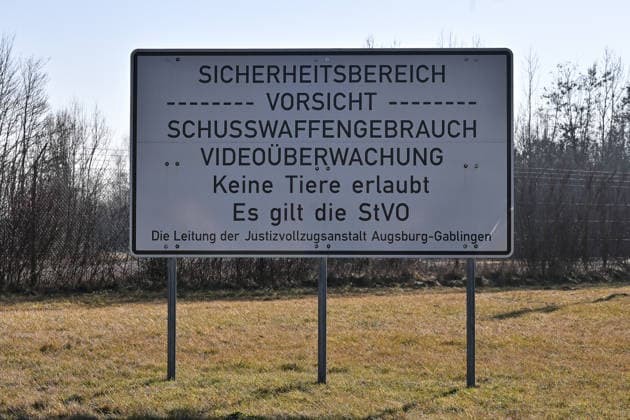 JVA Gablingen; 20.01.2026 AUGSBURG, GERMANY - 20. JANUARY: Im Bild die JVA in Gablingen von aussen Symbolbild Schild Copyright: xBEAUTIFULxSPORTS Goldbergx