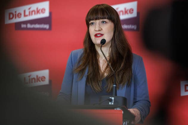 Statement Die Linke Heidi Reichinnek (Die Linke) bei einem Statement am 27.01.26 in Berlin. Berlin Berlin Deutschland Reichstag