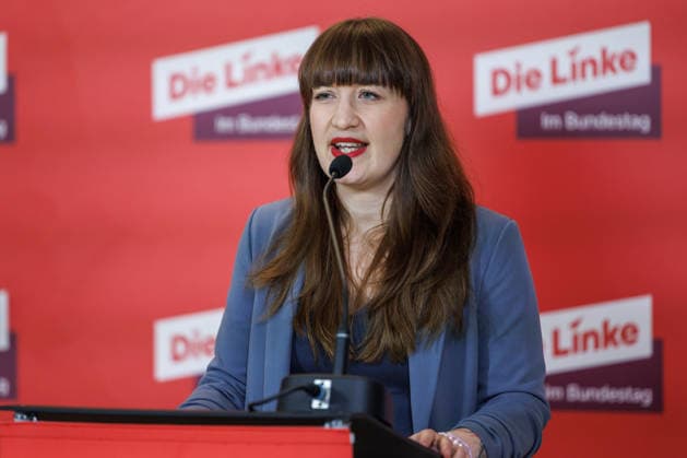 Statement Die Linke Heidi Reichinnek (Die Linke) bei einem Statement am 27.01.26 in Berlin. Berlin Berlin Deutschland Reichstag