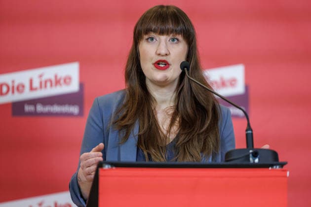 Statement Die Linke Heidi Reichinnek (Die Linke) bei einem Statement am 27.01.26 in Berlin. Berlin Berlin Deutschland Reichstag