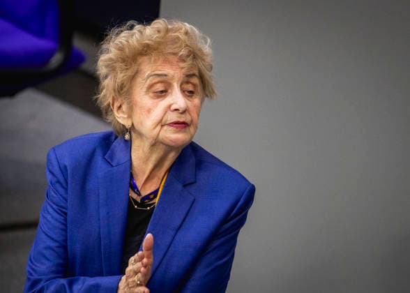 Tova Friedman, Ueberlende des Holocaust, spricht zum Tag des Gedenkens an die Opfer des Nationalsozialismus im Bundestag in Berlin, 28.01.2026. Berlin Deutschland Copyright: xJulianexSonntagx