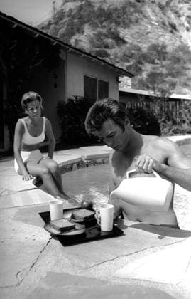 RECORD DATE NOT STATED Clint Eastwood and wife Maggie Johnson at home 1961 EDITORIAL USE ONLY  Copyright: xMichaelxLevinx