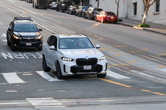 Deutsche Autos in San Francisco. BMW PKW im Bereich der Kreuzung California Street Powell Street. San Francisco, Kalifornien, USA, Vereinigte Staaten von Amerika, 04.02.2026