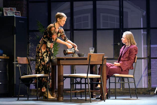 Entertainment Bilder des Tages Jessica Ginkel und Alina Levshin bei der Fotoprobe zum Theaterstück 2:22 - Eine Geistergeschichte in der Komödie am Kurfürstendamm im Ernst-Reuter-Saal. Berlin, 05.02.2026