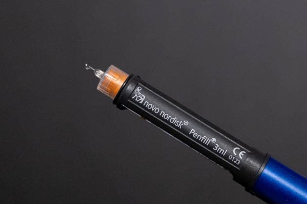 Insulinspritze von Novo Nordisk Symbolbild Detailaufnahme einer wiederbefüllbaren Insulinspritze des Pharmaunternehmens Novo Nordisk zur Verabreichung von Insulin bei Diabetes. Symbolbild. Bonn Nordrhein-Westfalen Deutschland Copyright: xMarcxJohnx