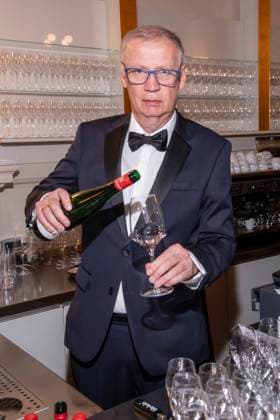 Günther Jauch praesentiert seinen Wein zu Gast beim 100 Sepmper Oernball in der Semper Oper in Dresden am 6.Februar 2026 Sachsen Deutschland