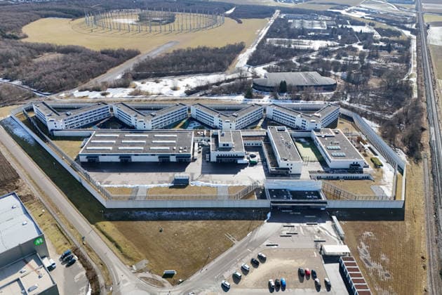 Luftaufnahme,Luftbild JVA Gablingen bei Augsburg. Justizvollzugsanstalt.