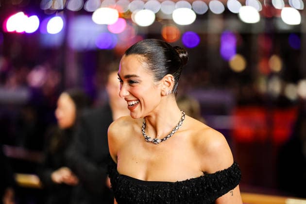 Entertainment Bilder des Tages Berlin Berlinale, 76. internationale Filmfestspiele Berlin 2026 Photo Call red Carpet ROSEBUSH PRUNING Dua Lipa auf dem Roten Teppich Berlinale, 76. internationale Filmfestspiele Berlin 2026, 14.02.2026 -Pressefoto Roger Buerke Copyright: xEibner-Pressefoto RogerxBuerkex EP_RBE