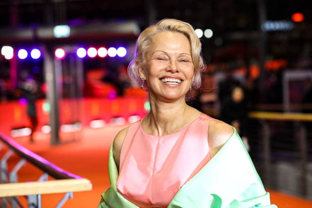 Entertainment Bilder des Tages Berlin Berlinale, 76. internationale Filmfestspiele Berlin 2026 Photo Call red Carpet ROSEBUSH PRUNING Pamela Anderson auf dem Roten Teppich Filmpremiere Berlinale, 76. internationale Filmfestspiele Berlin 2026, 14.02.2026 -Pressefoto Roger Buerke Copyright: xEibner-Pressefoto RogerxBuerkex EP_RBE
