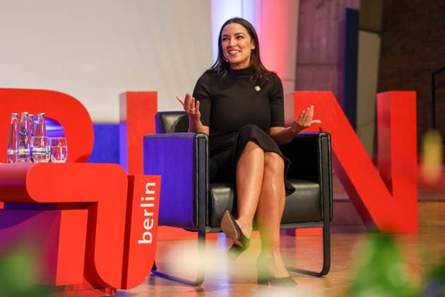 News Bilder des Tages Alexandria Ocasio-Cortez, gilt als Vordenkerin in der demokratischen Partei der USA, bei Diskussion in der TU Berlin mit Studenten zum Zustand der Politik in den USA und über die Rolle junger Menschen am 15.02.27 in Berlin.. Alexandria Ocasio Cortez bei Diskussion in der TU Berlin