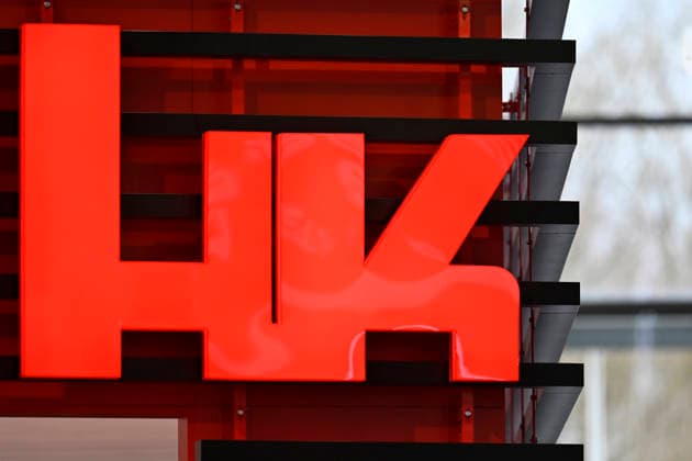 Das Logo des Waffenherstellers Heckler&Koch (HK) zu sehen auf der Enforce Tac 2026 in der Messe Nürnberg. Die Fachmesse für Angehörige von Behörden mit Sicherheitsaufgaben und der Streitkräfte findet jährlich in Nürnberg statt (Themenbild, Symbolbild). Nürnberg, 23.02.2026 Bayern Deutschland Copyright: xDwixAnoraganingrumx