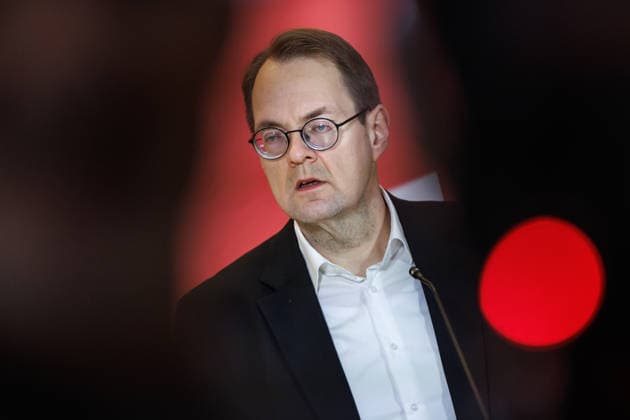 Statement Die Linke Soeren Pellmann (Die Linke) bei einem Statement am 24.02.26 in Berlin. Berlin Berlin Deutschland Reichstag