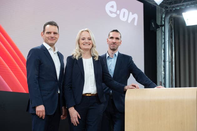 v.l. Leonhard BIRNBAUM, Vorstandsvorsitzender CEO, Nadia JAKOBI, Vorstandsmitglied, CFO, Finanzvorstand, Lars A. ROSUMEK, EON Konzernkommunikation, Unternehmenssprecher, Bilanzpressekonferenz der E.ON SE in Essen Deutschland am 25.02.2026.