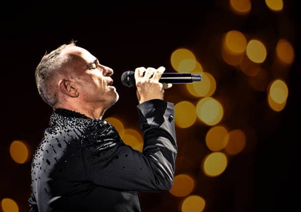 02.03.2026, xlakx, Entertainment, Eros Ramazzotti - Una Storia Importante - World Tour v.l.Eros Ramazzotti auf seiner World Tour Una Storia Importante in der Uber Arena Berlin. Berlin