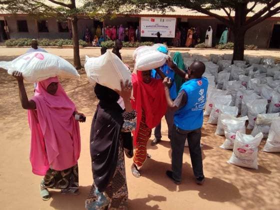 The Turkiye Diyanet Foundation distributed food packages to those in need in Nigeria NASARAWA, NIGERIA - MARCH 02: People receive food aid packages distributed by Turkiye Diyanet Foundation as part of the Ramadan programs in Nigeria s Nasarawa state on March 02, 2026. The Turkiye Diyanet Foundation carries out food and humanitarian aid activities for those in need in different countries around the world every year during the month of Ramadan. Adam Abu-bashal Anadolu Nasarawa Nigeria. Editorial use only. Please get in touch for any other usage.  Copyright: x2026xAnadoluxAdamxAbu-bashalx