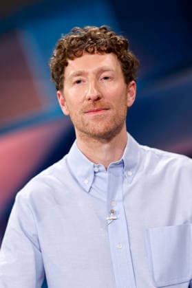 Moderator Louis Klamroth in der ARD-Talkshow hart aber fair in den WDR-Studios Köln. Köln, 02.03.2026 NRW Deutschland Copyright: xChristophxHardtx