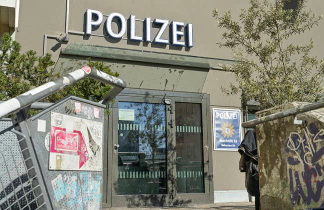 Kotti-Wache, Polizeiwache am Kottbusser Tor, Kreuzberg, Berlin, Deutschland