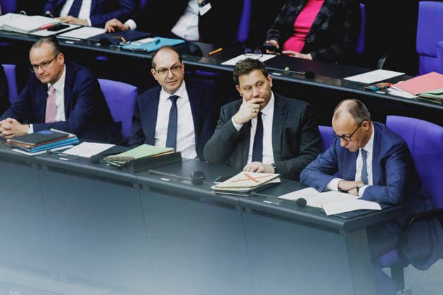 (R-L) Friedrich Merz (CDU), Bundeskanzler, Lars Klingbeil, Bundesminister der Finanzen, Alexander Dobrindt (CSU), Bundesminister des Innern, und Gunther Krichbaum, Staatsminister im Bundesministerium des Auswaertigen, aufgenommen im Rahmen der Debatte zur Regierungserklaerung im Deutschen Bundestag in Berlin, 18.03.2026. Berlin Deutschland Copyright: xFlorianxGaertnerx