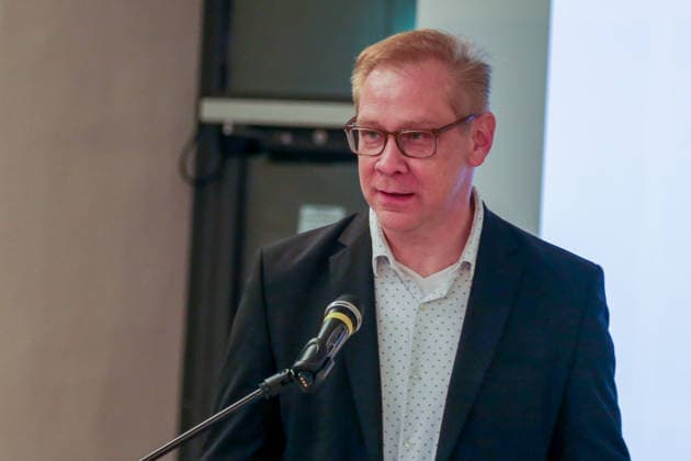 Oranienburg, 18. März 2026: Andreas Büttner, Antisemitismusbeauftragter des Landes Brandenburg, spricht bei der Veranstaltung Antisemitismus und Gedenkstätten in der Gedenkstätte Sachsenhausen (ehemaliges Konzentrationslager KZ Sachsenhausen). Anlass ist die Vorstellung der Publikation des Bundesverbands RIAS (Recherche- und Informationsstellen Antisemitismus e.V.) mit dem Titel ¦dass wir Verantwortung übernehmen, liegt in der Logik des Ortes, die antisemitismuskritische Zugänge für NS-Gedenkstätten thematisiert. Copyright: xAlonxDavidx