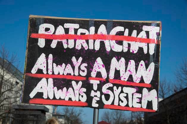 News Bilder des Tages abb Demoschild bei der Demonstration Gegen sexualisierte digitale Gewalt - Solidaritaet mit allen Opfern Promis Demo am Brandenburger Tor am Sonntag 22.03.2026 in Berlin Berlin Deutschland