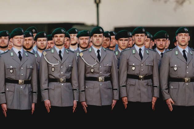 Soldaten des Wachbataillon, aufgenommen im Rahmen der Verleihung vom Fahnenband des Bundeskanzlers an das Wachbataillon beim Bundesministerium der Verteidigung in der Julius-Leber-Kaserne in Berlin, 23.03.2026. Berlin Deutschland Copyright: xFlorianxGaertnerx