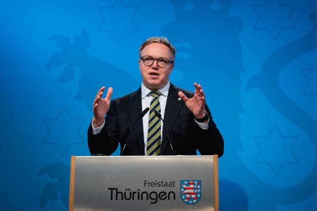 REGIERUNGSMEDIENKONFERENZ DER THÜRINGER LANDESREGIERUNG 24 03 2026 - Erfurt: Der Thüringer Ministerpräsident Mario Voigt (CDU) gab in der Regierungsmedienkonferenz der Thüringer Landesregierung am 24. März 2026 einen Ausblick auf die wichtigsten Thüringer Themen für die anstehende Ministerpräsidentenkonferenz Ost in Berlin sowie den Bundesrat. _________________