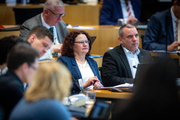 Erfurt , 260326 , Thüringer Landtag Plenum , im Bild: Sigrid Hupach und Stefan Wogawa (BSW)
