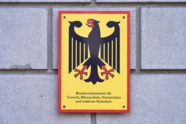 Schild, Bundesministerium für Umwelt, Klimaschutz, Naturschutz und nukleare Sicherheit, Mitte, Berlin, Deutschland