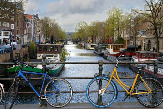 Kunst Malerei ArchitekturTourismus 22.-26.03.2026 Amsterdam Niederlande Holland Jordaan Prinzengracht - Fahrräder Hausboote Foto Eberhard Thonfeld Amsterdam NED